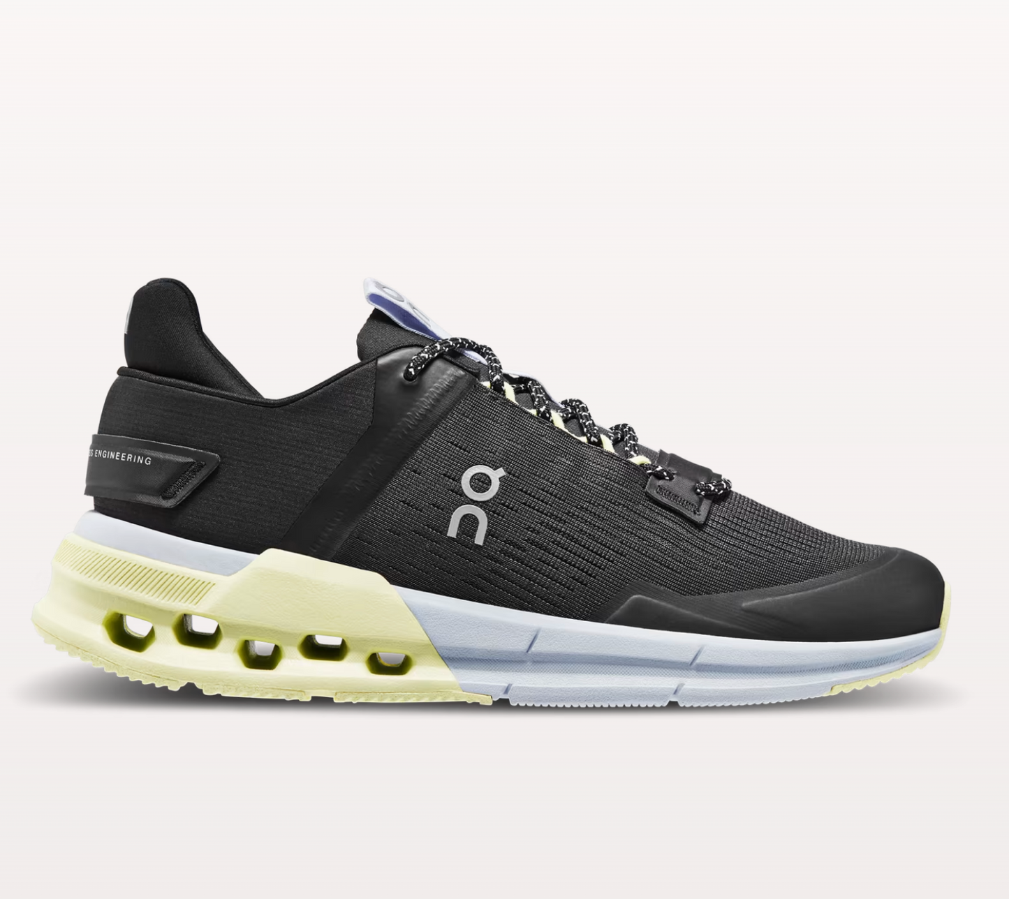 On Cloudnova Flux - Black/Hay (D)