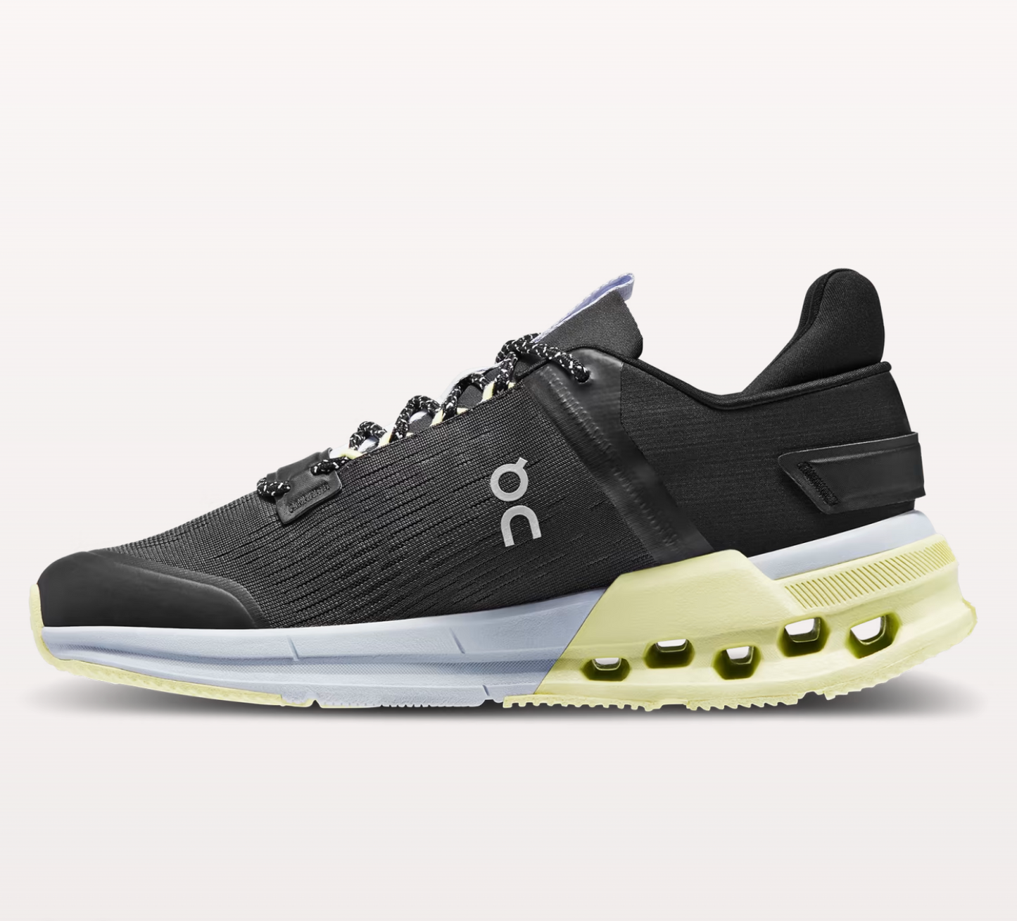 On Cloudnova Flux - Black/Hay (D)