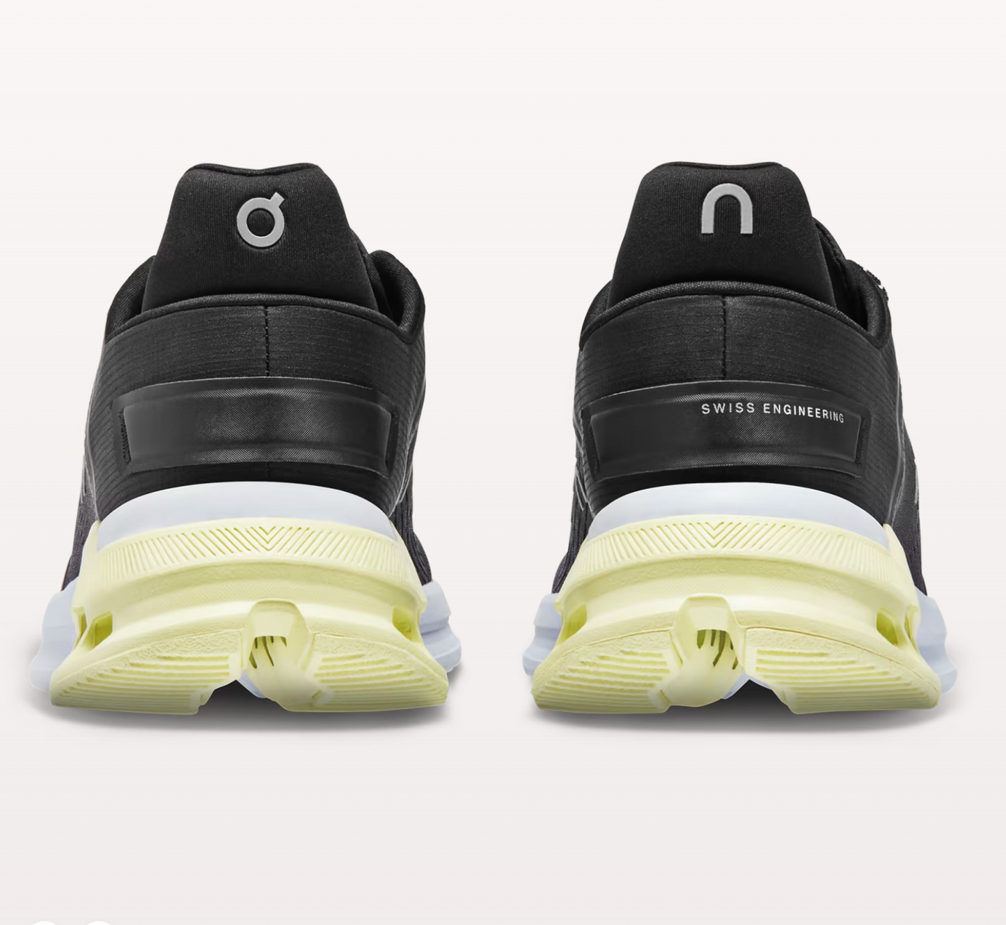 On Cloudnova Flux - Black/Hay (D)